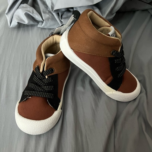 New Oshkosh High top Sneakers - Picture 3 of 8